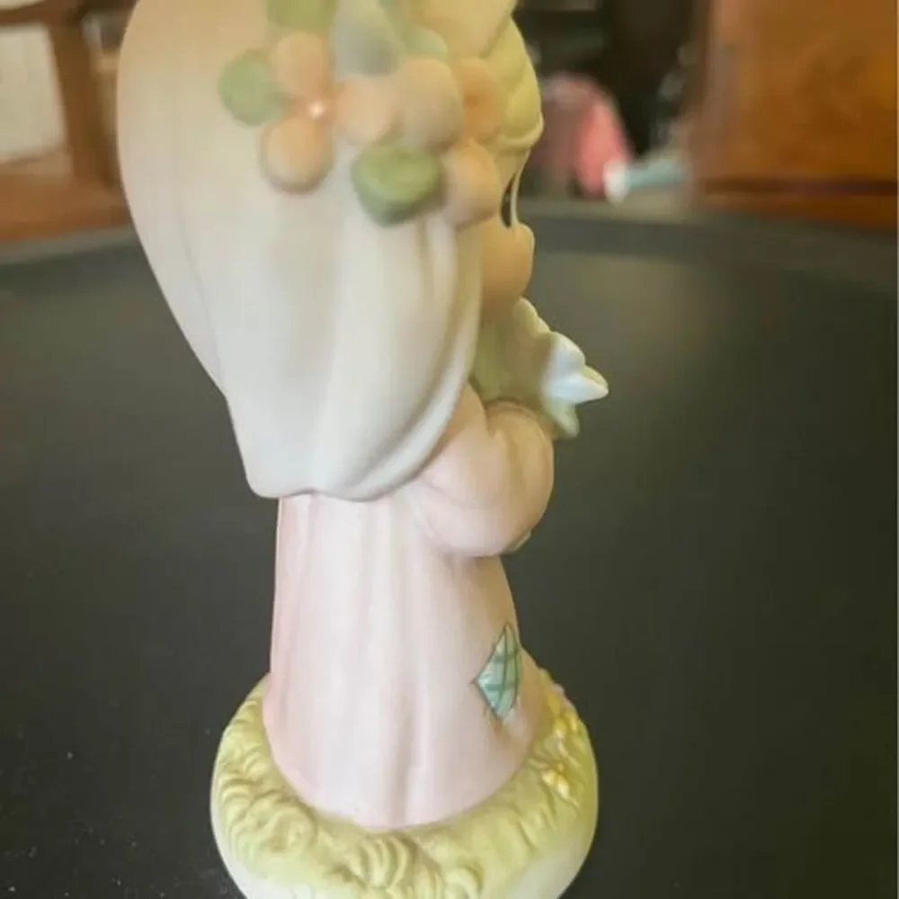 Unbranded vintage porcelain